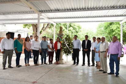 Al acto cívico asistieron representantes de las autoridades civiles, educativas y militares.