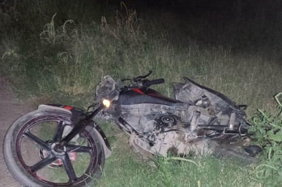 Las mujeres viajaban a bordo de una motocicleta de la marca Vento de color gris con rojo. (EL SIGLO DE TORREÓN)