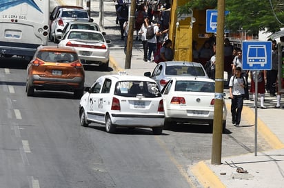 El equipo tiene un costo de 27 mil pesos, sin embargo, los taxistas estás siendo apoyados a través de Gobierno del estado. (EL SIGLO DE TORREÓN)