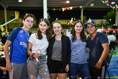 Manolo, Katerina, Paulina, María y Paquito.