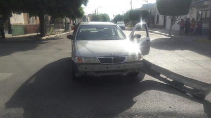 Un bebé de un mes de edad lesionado, fue el saldo que dejó un accidente vial registrado en el cruce de la Calle Patoni y avenida Javier Mina del Centro de Gómez Palacio. (EL SIGLO DE TORREÓN)