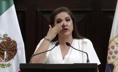 La alcaldesa de Hermosillo, Célida Teresa López Cárdenas del partido de Morena, realizó su primer informe de trabajo frente al cuerpo edilicio y la gobernadora Claudia Pavlovich, ante quienes no pudo detener las lágrimas que le brotaron de impotencia por no tener dinero para responderle a sus gobernados. (TWITTER)