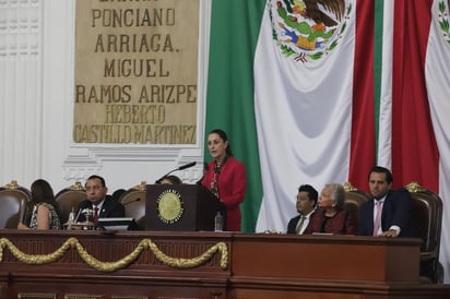 Durante su primer informe de actividades, la jefa de gobierno de la Ciudad de México, Claudia Sheinbaum Pardo, aseguró que no se ha opuesto a la activación de la alerta de género; pero pidió hacer una revisión sustantiva para que no quede en una simulación. (NOTIMEX)