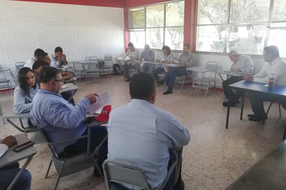 El martes 10 de septiembre docentes se reunieron con Julio Lozoya y el jueves con el rector, pero ninguno les ha dado respuesta. (EL SIGLO DE TORREÓN)