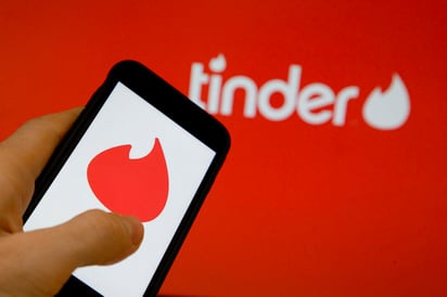 La popular aplicación de citas Tinder lanzará su propia serie de televisión en internet, con una historia apocalíptica en la que los usuarios podrán elegir el destino de la trama deslizando entre varias opciones. (ESPECIAL)