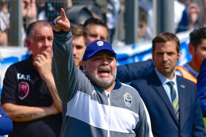 Maradona dirigió su primer partido con Gimnasia el pasado fin de semana. (ARCHIVO)