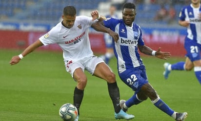 El mexicano jugó veinte minutos en su debut con el Sevilla. (CORTESÍA)