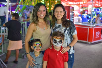 Valeria, Gwendo Ceniceros, Ana Lucía y Daniel Berumen.