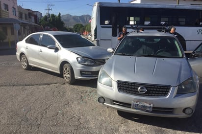 Chocan conductoras en la colonia Moderna de Torreón. (EL SIGLO DE TORREÓN)