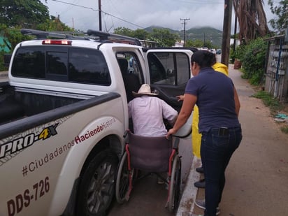 Los gobiernos federal, estatal y municipal en Baja California Sur trabajan de manera coordinada y permanente para atender a la población que se ubica en las zonas de riesgo, afectadas por el paso del huracán 'Lorena'. (TWITTER)