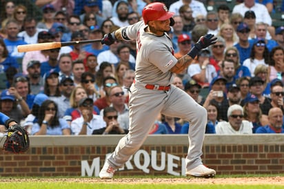 Yadier Molina produjo las dos carreras de Cardenales ante los Cachorros, que se rezagan en la pelea por un puesto en el comodín. (AP) 