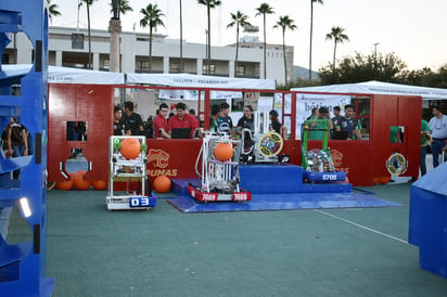 Un total de 19 equipos diferentes presentaron sus avances tecnológicos en el segundo festival de Robótica. (JOEL MENDOZA)