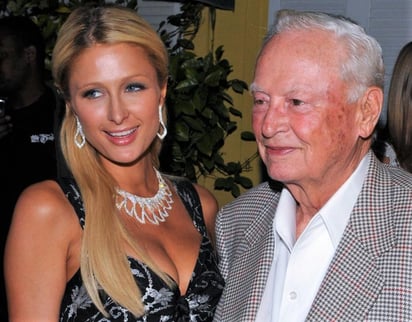 Le sobreviven ocho hijos junto con 15 nietos, entre ellos las famosas herederas Paris y Nicky Hilton. (ESPECIAL)