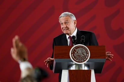 López Obrador informó que en breve se lanzará una convocatoria para contratar a más enfermeras, médicos y especialistas, a fin de resolver las vacantes en el sector salud. (ARCHIVO)