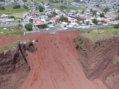 Más de la mitad de las minas de tezontle y basalto en los cerros que rodean las obras del Nuevo Aeropuerto Internacional de México (NAIM) operaron de forma ilegal entre 2016 y 2018. (EL UNIVERSAL)