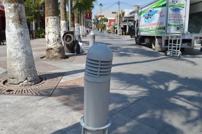 La Cámara de Comercio considera que no se tomó en cuenta al peatón cuando el Municipio decidió retirar bolardos. (EL SIGLO DE TORREÓN)