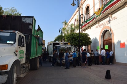 Sindicalizados encabezados por Bruno de la Cruz paran labores y afectan servicio de limpieza. (EL SIGLO DE TORREÓN)