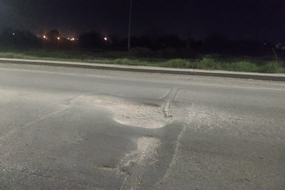 Podría representar un riesgo para los automovilistas que por ahí circulan. (EL SIGLO DE TORREÓN)