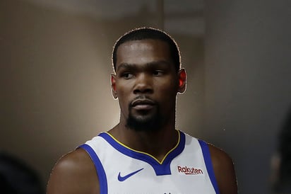 Kevin Durant firmó un contrato millonario con los Nets de Brooklyn, pero se espera que no juegue en esta temporada. (ARCHIVO) 