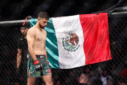 El mexicano le propinó un piquete en uno de sus ojos a Jeremy Stephens, provocando así la anulación del combate. (ARCHIVO)