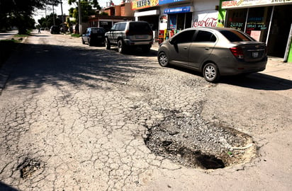 Se trata de un hundimiento ubicado en la calle Valle Hondo y avenida del Ajusco. (EL SIGLO DE TORREÓN)