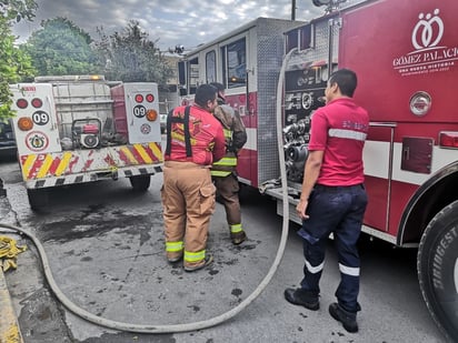 Fueron vecinos los que ayudaron a la mujer de 65 años a salir del cuarto que se incendiaba. (EL SIGLO DE TORREÓN)