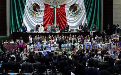 
Hoy en día, cada una de las sesiones ordinarias de la Cámara de Diputados, por acuerdo de febrero de este año, inicia con la participación, en tribuna, de un ciudadano que no es legislador, pero sí promotor de una lengua indígena. (NOTIMEX)