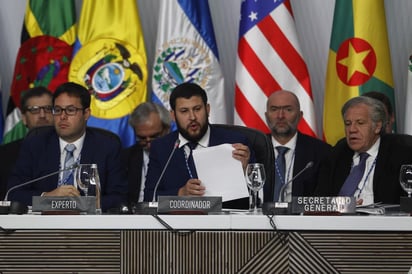 David Smolansky, comisionado de la OEA, dijo que es necesario permitirles participar de las economías de los países en los que están. (ARCHIVO)