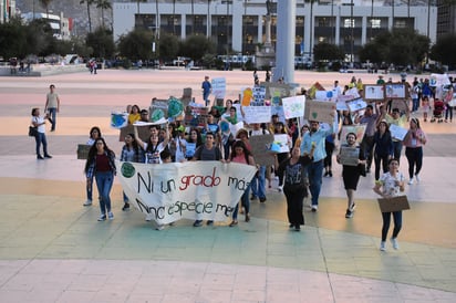 En la marcha participaron poco más de 100 personas.