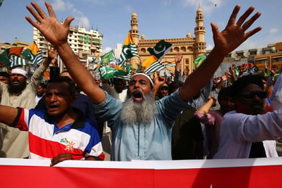 La India y Pakistán han tenido dos de sus tres guerras respecto a la región del Himalaya. (ARCHIVO)