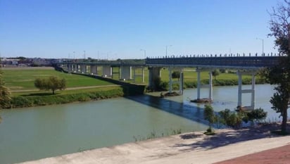 Los migrantes aprovecharon la disminución de las revisiones y la intensa lluvia que se presentó.