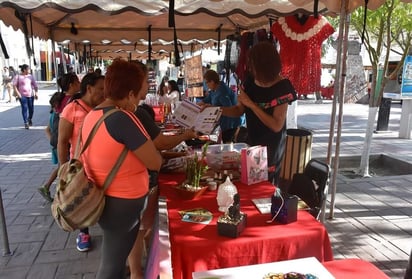 La exposición se llevó a cabo con motivo del Día Mundial del Turismo.