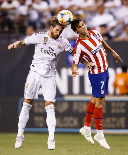 Los merengues sufrieron un duro revés durante la pretemporada ante los 'colchoneros', quienes les propinaron una goleada de 7-3 en los Estados Unidos. (ARCHIVO) 