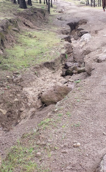 Más de la mitad de los caminos rurales se encuentran dañados a causa de las lluvias. (EL SIGLO DE TORREÓN)