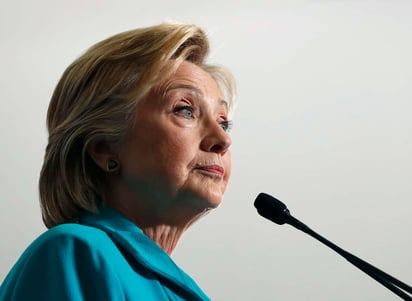 El gobierno estadounidense investiga los registros de correos electrónicos de decenas de secretarios y exfuncionarios que fueron enviados a la exsecretaria de Estado, Hillary Clinton. (ARCHIVO)