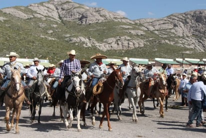 Más de 200 jinetes se unieron para recordar la conformación de la División del Norte, de Villa. (EL SIGLO DE TORREÓN)