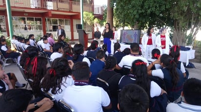 Se imparten pláticas con el tema de embarazos en adolescentes para alumnos de nivel secundaria por parte del DIF. (EL SIGLO DE TORREÓN)