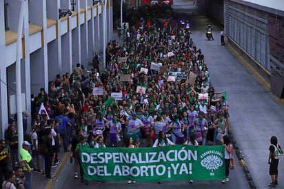 Morena presentará una iniciativa de reformas al Código Penal Federal y la Ley General de Salud para despenalizar en todo el país la interrupción del embarazo antes de las 12 semanas de gestación. (ARCHIVO)