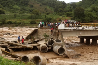 'Narda' deja incomunicadas a 14 comunidades del municipio Juan Escudero, en Guerrero. (AGENCIAS)