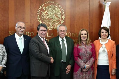 El coordinador de Morena en el Senado, Ricardo Monreal, señaló que su bancada y él no prevén respaldar la propuesta de crear una empresa para el control de la cannabis en México, como ayer martes lo sugirió su compañero de partido, Mario Delgado en Diputados. (ARCHIVO)