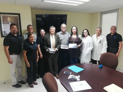 Colegio Médico de Durango Capítulo Laguna entrega proyector y laptop a la Facultad de Medicina de la UJED. (EL SIGLO DE TORREÓN)