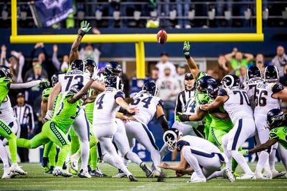 Con el marcador 30-29 a favor de los Seahawks y con 15 segundos en el reloj, Zuerlein erró la patada de 44 yardas que pudo valer la victoria. (AP)