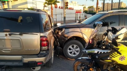 
El accidente se reportó a las 7:05 de la mañana del jueves, y fueron testigos del mismo los que se comunicaron a la línea de emergencia 911 para pedir una ambulancia. (EL SIGLO DE TORREÓN)