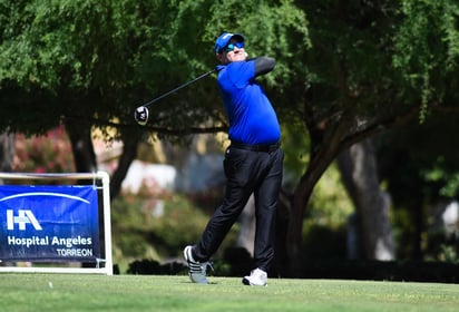 El representante del Club Atlas ha jugado de manera magistral las primeras dos rondas y hoy buscará la corona en el XLV Torneo Anual de Golf del Club Campestre Torreón, que vivirá una jornada festiva. (JESÚS GALINDO) 