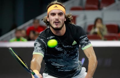 Tsitsipas, séptimo tenista del mundo, tardó una hora y 51 minutos en batir a Zverev. (EFE)