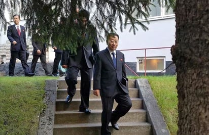 El emisario norcoreano Kim Myong Gil y el estadunidense Stephen Biegun participaron en el encuentro. (EFE)