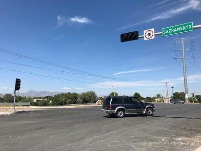 La obra consistió en una ampliación de 10 metros con 50 centímetros de cada lado, de tal forma que ahora serán 4 carriles que medirán cada uno lo mismo, igual que el espacio adicional destinado para la vuelta derecha continua de ambos lados. (EL SIGLO DE TORREÓN) 
