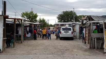 Son 40 locatarios los que conforman la mencionada pulga y durante los fines de semana se duplica la cantidad de personas que ocupan dicho espacio. (EL SIGLO COAHUILA)