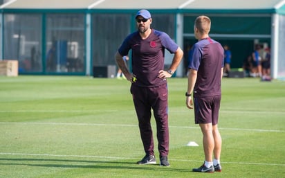 Debido a diferencias con el director de fuerzas básicas, Patrick Kluivert, el ahora técnico de inferiores fue cesado de sus funciones. (ESPECIAL) 