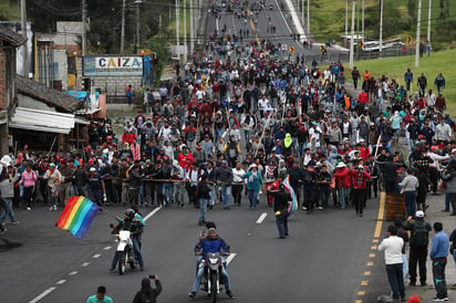 Organizaciones indígenas ecuatorianas tienen previsto llegar mañana a Quito para sumarse a la huelga nacional. (EFE)